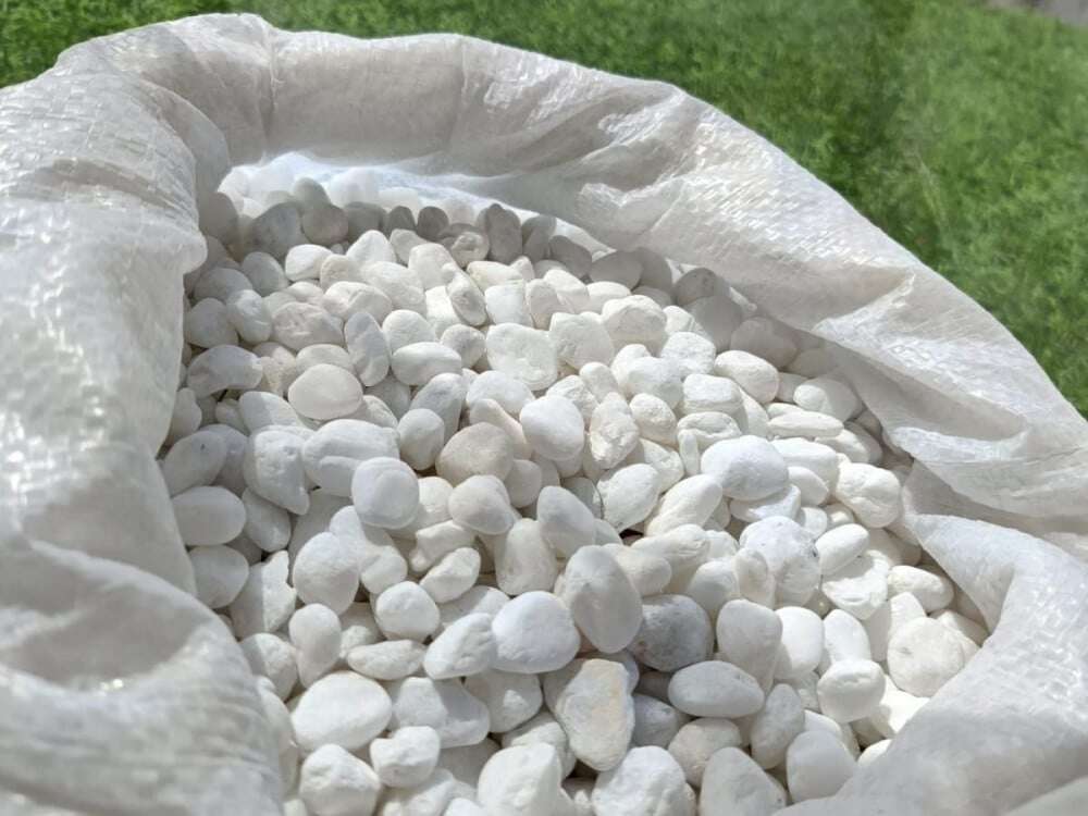 حجر زينة نهري ابيض مطفي صغير حصى