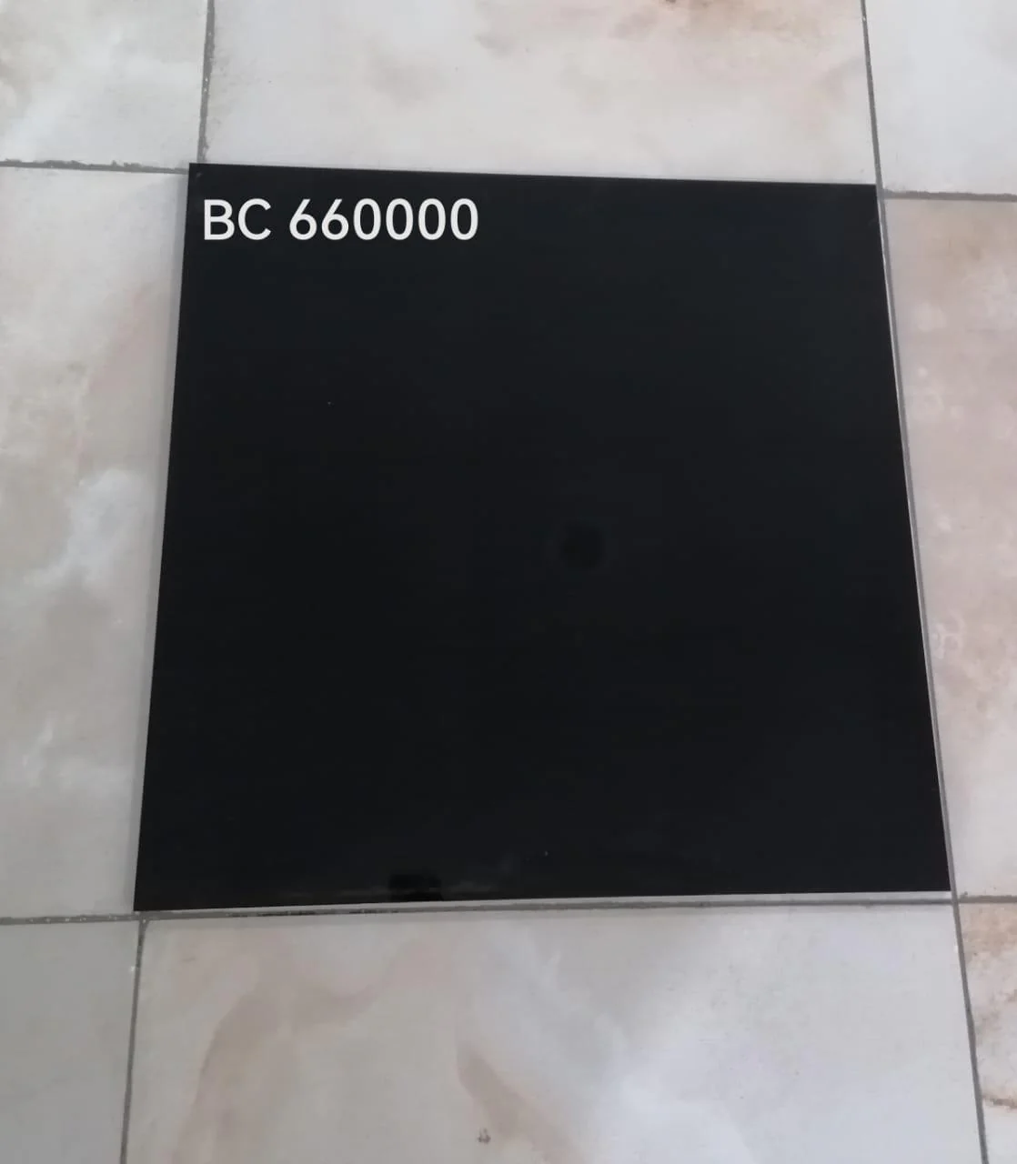 660000 | سيراميك لامع بمظهر أسود لامع 60×60 سعودي