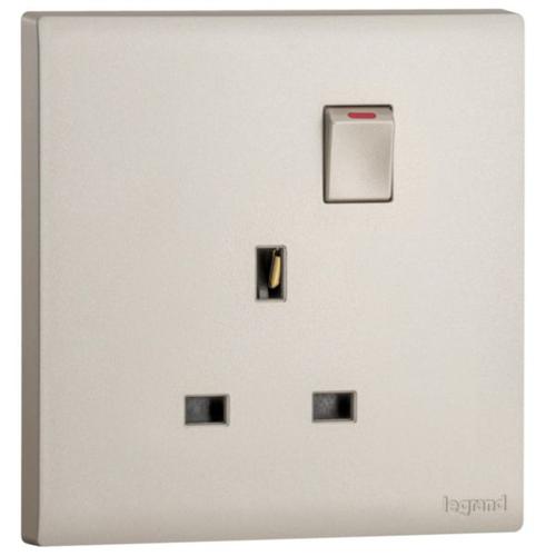 أفياش ليجراند أوبرا (Obria) (port_type: Without USB - اللون: Matt White - gangs: 1 Gang - switch_function: Double Pole)