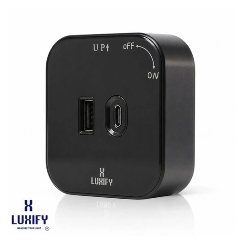 شريط طاقة مربع أسود USB وType-C