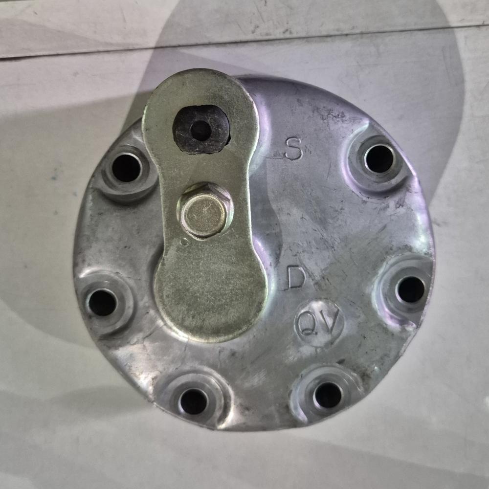 #11678C غطاء كمبروسر خلفي ساندن 709 SD7H15 سميك 6 مسمار كبس خافي