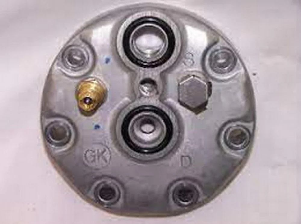 #13334W  غطاء كمبروسر خلفي ساندن افقي / CYLINDER HEAD SD-709 SD7H15 GK H PAD W-C VALVE AND PRV
