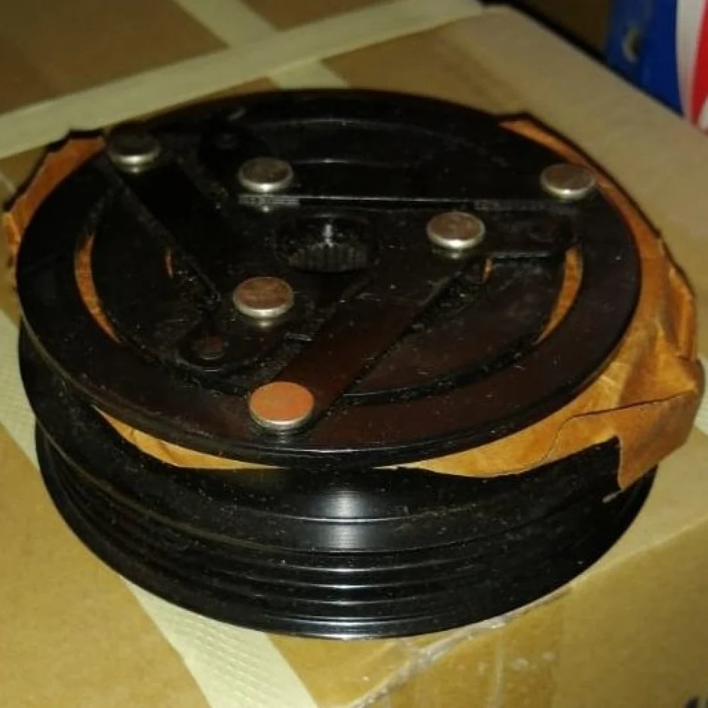 11608C# كلتس كمبروسر ايسوزو كامل / CLUTCH ASSEMBLY ISUZU 4PK 12V