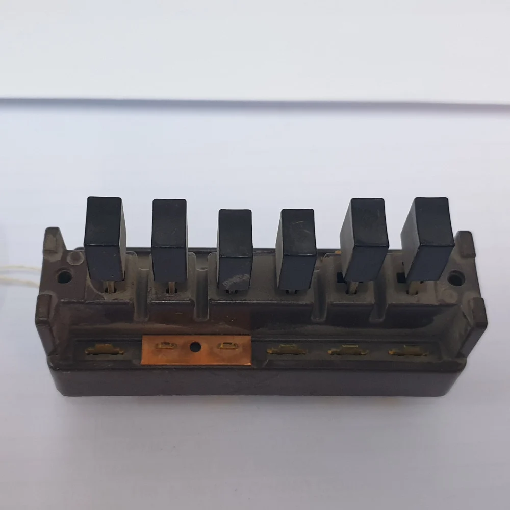 # 01215A  مفتاح مكيف شباك امريكي / BUSH POTTON SWITCH WINDOW AC ASP6124-193 E30552
