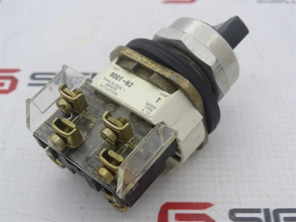 #01548A  مفتاح الن بردلي امريكي / ALLEN BRADLEY SELECTOR SWITCH 800T-H2 ON OFF