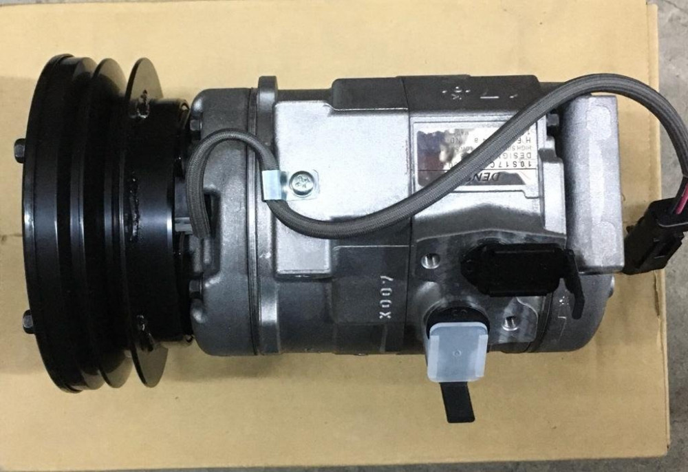12688J# كمبروسر مكيف كاتربيلر / COMPRESSOR TRACTOR CATERPILLAR  WITH CLUTCH A-1