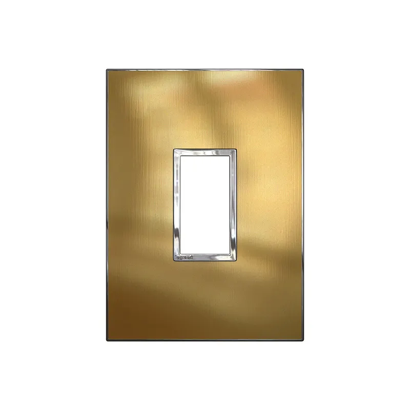 ليجراند - لوحة Arteor، إيطالية/أمريكية، 1 موديول، مربع، عمودي، 2"x4"، Gold Brass