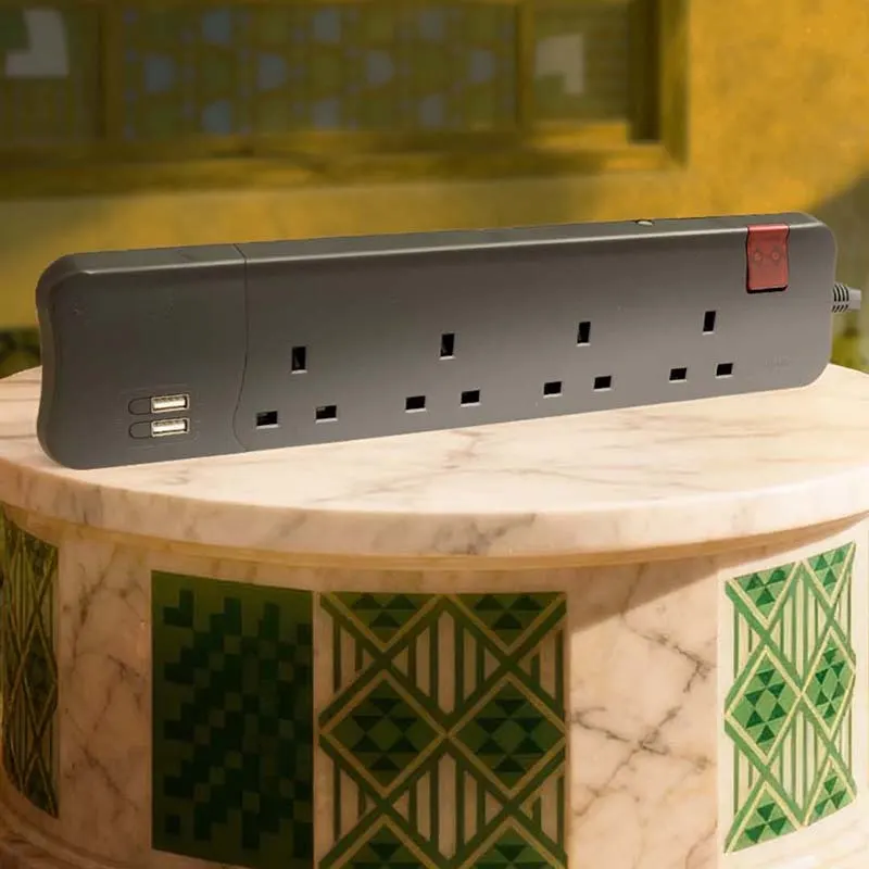 ليجراند - وصلة كهرباء متعددة المقابس مع منفذي USB، المعيار البريطاني، 4 مقابس 2P+E، سلك 3 متر، أسود