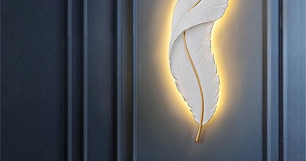 اضاءة جدارية ريش جداري طراز حديث ابيض مقاس كبير لون الانارة اصفر