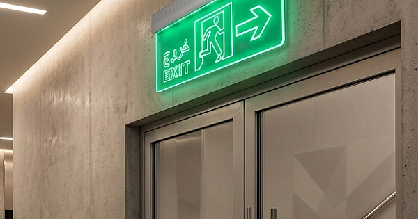 لوحة مخرج طوارئ (خروج | EXIT) مع سهم يمين شفاف LED مضيئة اخضر باللغتين العربية و الانجليزية