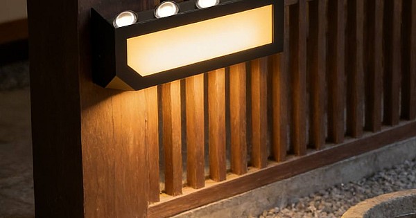 جداري بوابة خارجي عين 4 انارة امامية اسود + اصفر LED
