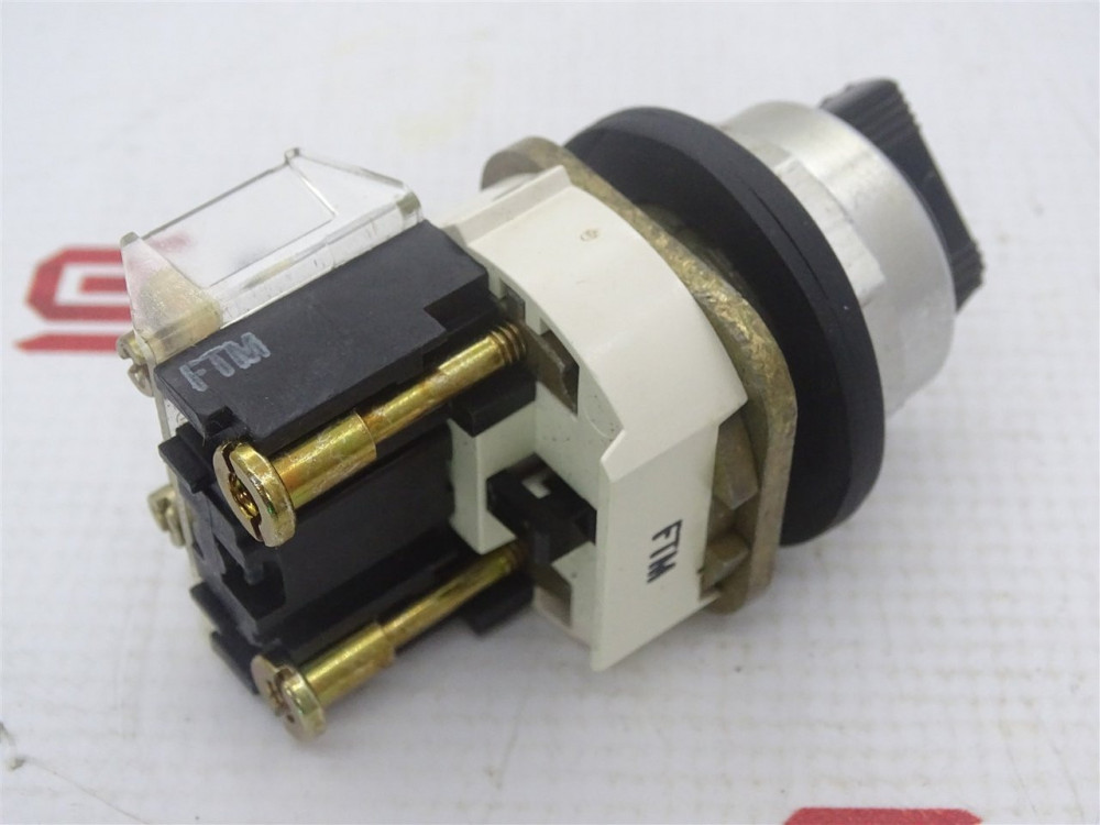 #01548A  مفتاح الن بردلي امريكي / ALLEN BRADLEY SELECTOR SWITCH 800T-H2 ON OFF