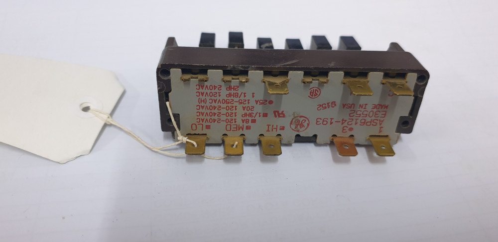 # 01215A  مفتاح مكيف شباك امريكي / BUSH POTTON SWITCH WINDOW AC ASP6124-193 E30552