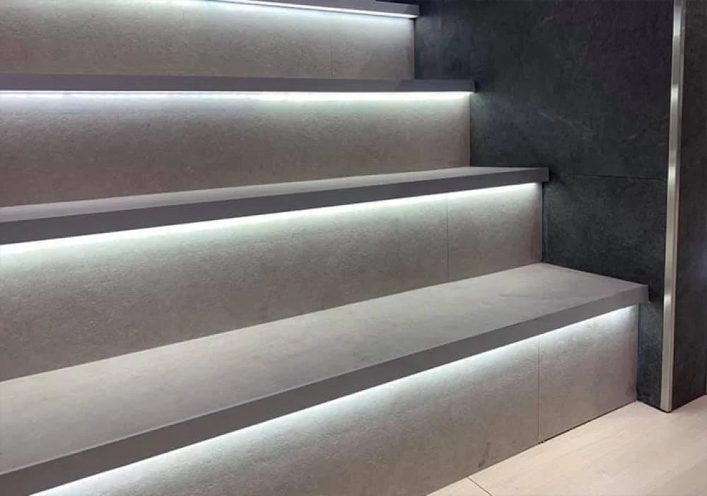 زاوية بلاط ستانلس ستيل إسبانية LED